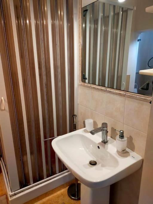 Casa Vacanza "Il Cortiletto" Шакка Экстерьер фото