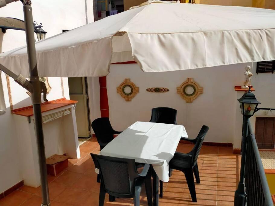 Casa Vacanza "Il Cortiletto" Шакка Экстерьер фото